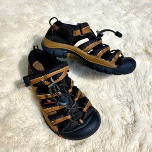 Keen 12 Boys Sandals Newport Tan Black. EUC